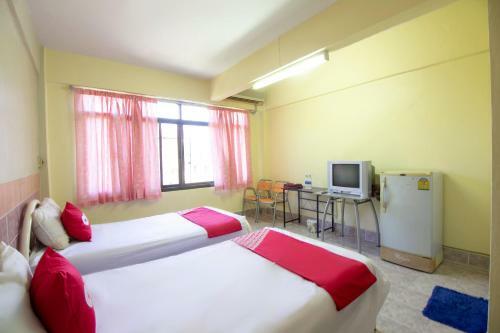 Oyo 75372 Flight Hut Hotel