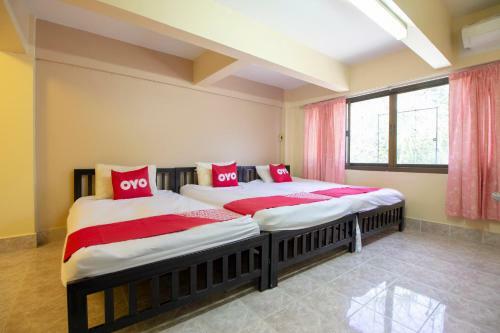Oyo 75372 Flight Hut Hotel