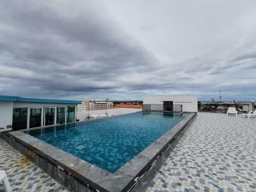 Hotel The Base Hua Hin
