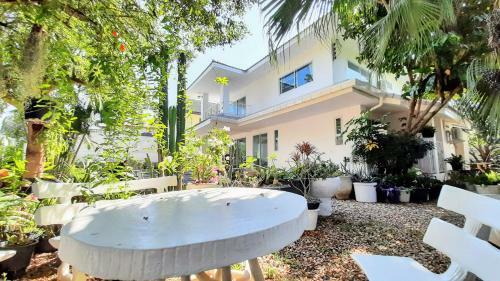 Zerene Garden Pool Villa