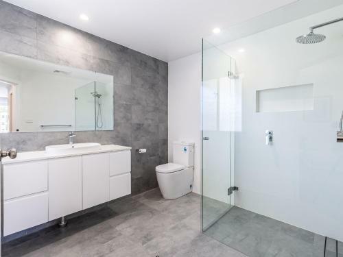 Kristie Court, 2 7 Weatherly Close
