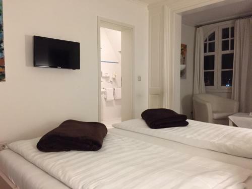 Hostal Gasthaus Loewenthor & Hotel Hahn