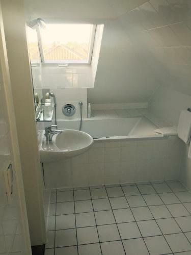 Hostal Gasthaus Loewenthor & Hotel Hahn