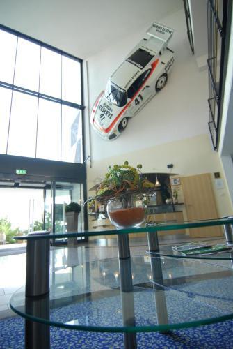 Hotel Etropolis Motorsport Arena