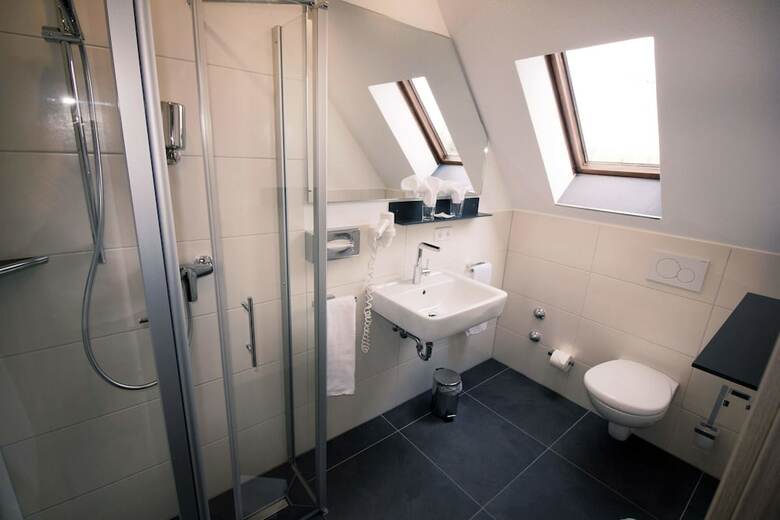 Hostal Landhotel Und Weingasthof Schwarzer Adler