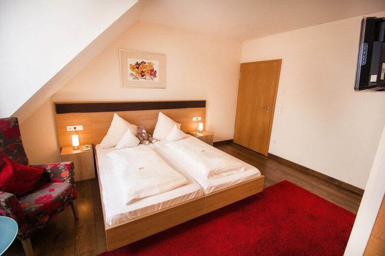 Hostal Landhotel Und Weingasthof Schwarzer Adler