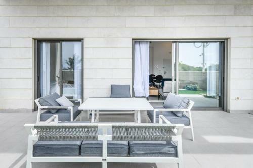 Awesome 4-bedroom Apartment Next To Achziv Beach