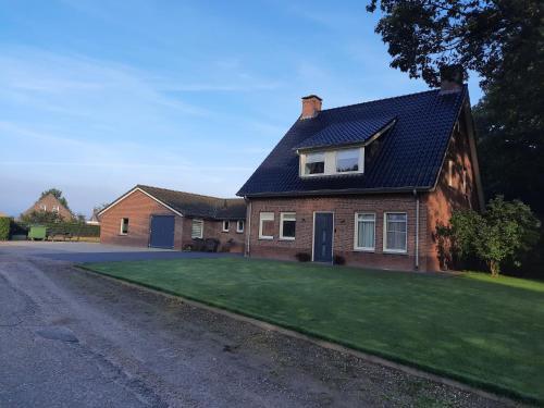 Apartamento Ruime Accommodatie Met Groot Terras Bij De Bossen.