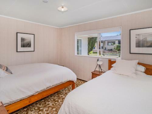Retro Retreat - Tairua Holiday Home