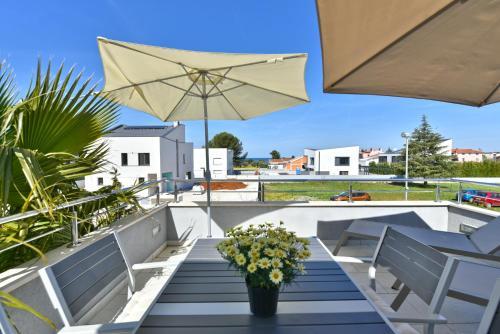 Apartments By The Sea 2152