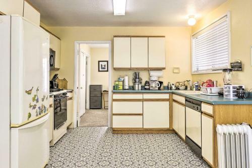 Cozy Guerneville Cabin With Wraparound Deck!