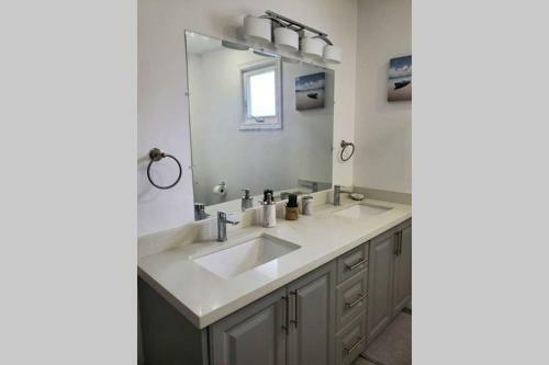 Apartamento Cottage With River Front & Minutes Away From Beach