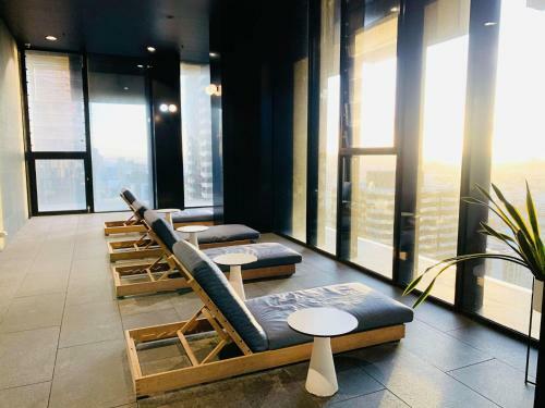 Melbourne Cbd Empire Apartment