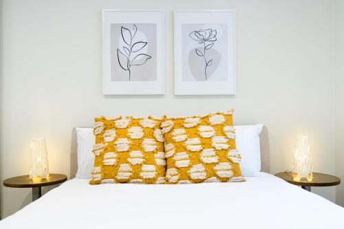Madecomfy Chic Melbourne Apartment With Balcony