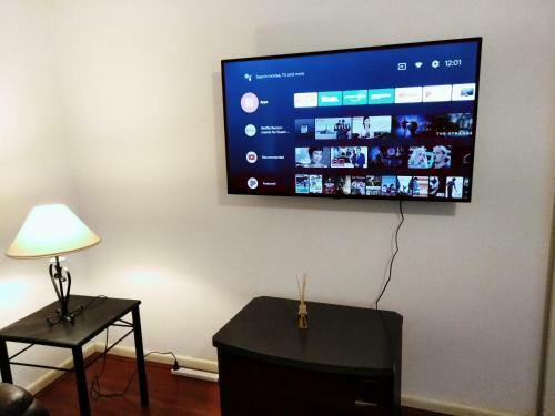 Hostal Sunny House - Melbourne Airport Home