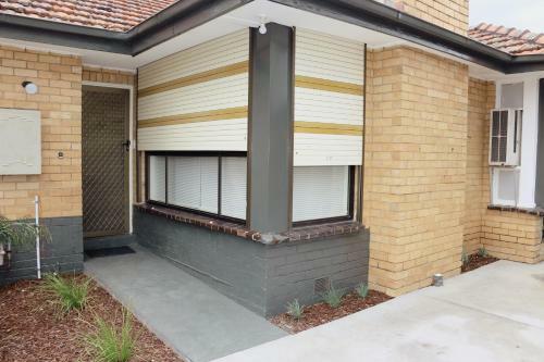 Hostal Sunny House - Melbourne Airport Home