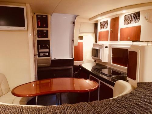 Luxury On The Water (private Luxurious Boat)