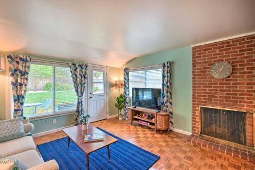 Midcentury Gem In Arden Manor Neighborhood!