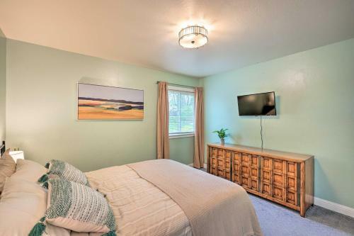 Midcentury Gem In Arden Manor Neighborhood!