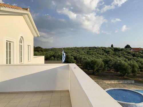 Amazing Villa With Private Pools And Sea Views