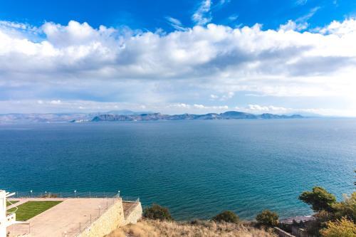 Seaside Maisonette In Kiveri, Near Nafplion.