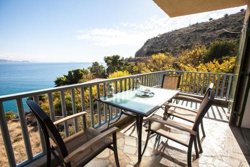 Seaside Maisonette In Kiveri, Near Nafplion.