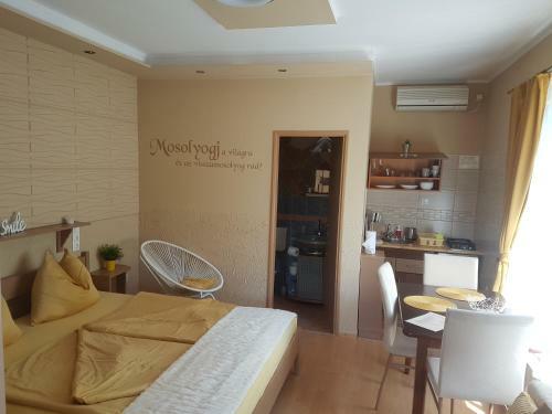 R�zsa Apartman