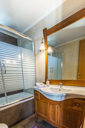 Villa Ampelonas Residences, Nature-inspired Retreats!
