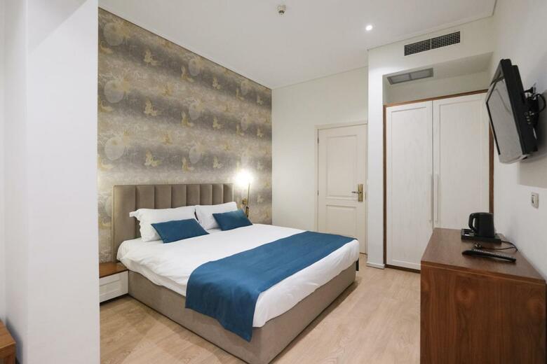 Golden City Hotel