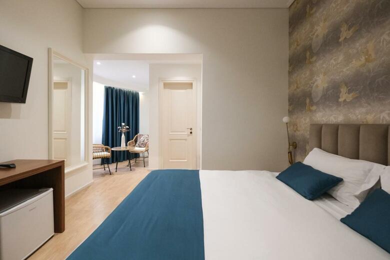 Golden City Hotel