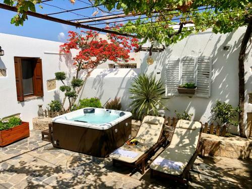 Avli Traditional Home With Private Jacuzzi