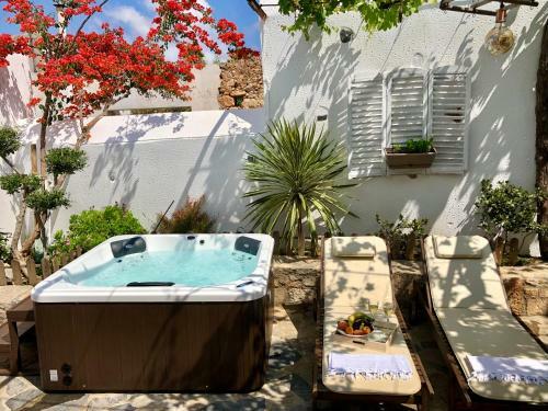 Avli Traditional Home With Private Jacuzzi