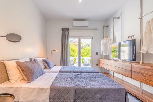 Queens Gem Luxury Villa - Private Heated Jacuzzi - Pool To Be Open