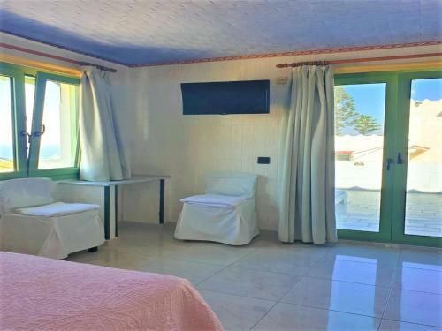 Hostal Room In Studio - Senior Citizen Suite In Blue