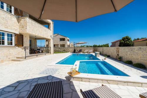 Villa Stancija Privlaka 2 With Heated Pol