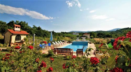 Sunshine Holiday Home