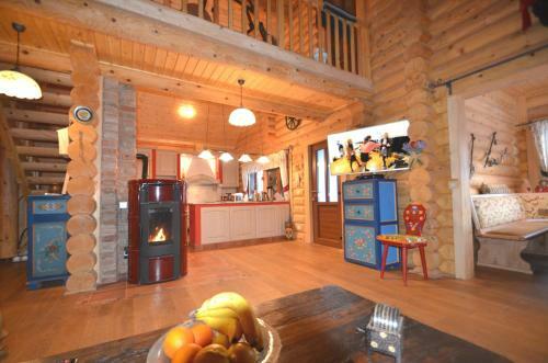 Chalet Mit 7.000 M2 Land Und Wundersch�ne Aussicht