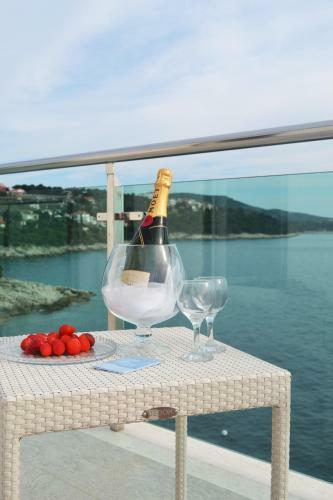 Aparthotel Apartments Toni Sea View