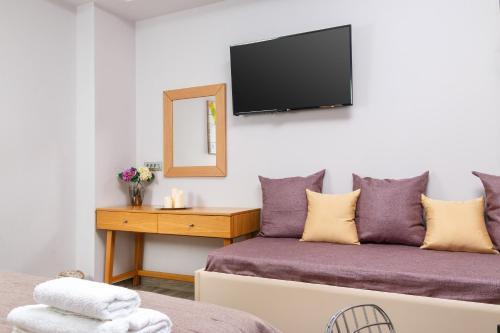 Rigas City Apartments (yellow)