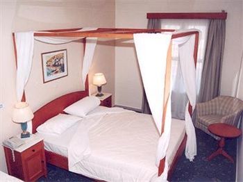 Hotel Chrithoni's Paradise
