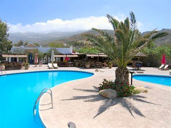 Hotel Far Out Village