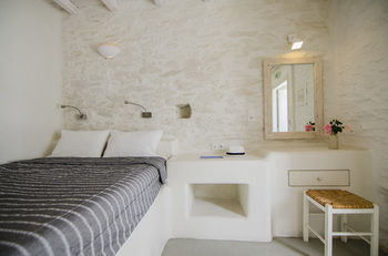 Petros Place Hotel