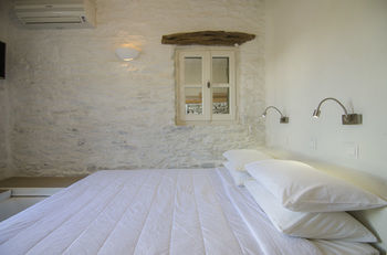 Petros Place Hotel