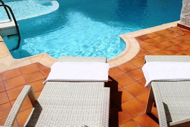 Hotel Aeolis