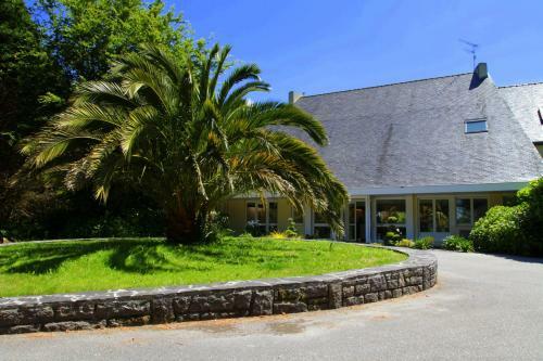 Latitude Ouest Hotel & Restaurant