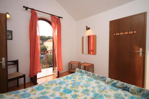 Apartments By The Sea Rogoznica - 7556