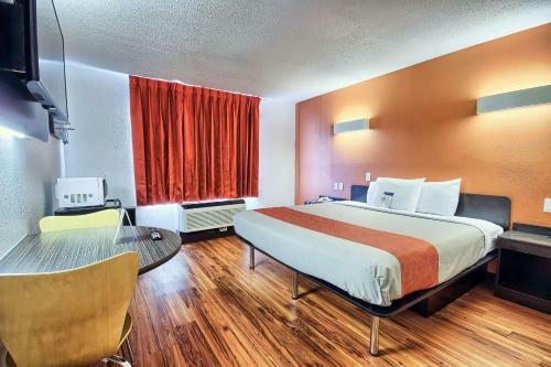 Motel 6 Columbus West