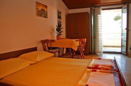 Apartments By The Sea Rogoznica - 18746