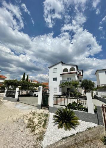 Apartments By The Sea Rogoznica - 19367