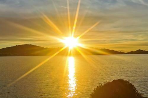 Beach Front Apartment With Beautiful Sunsets